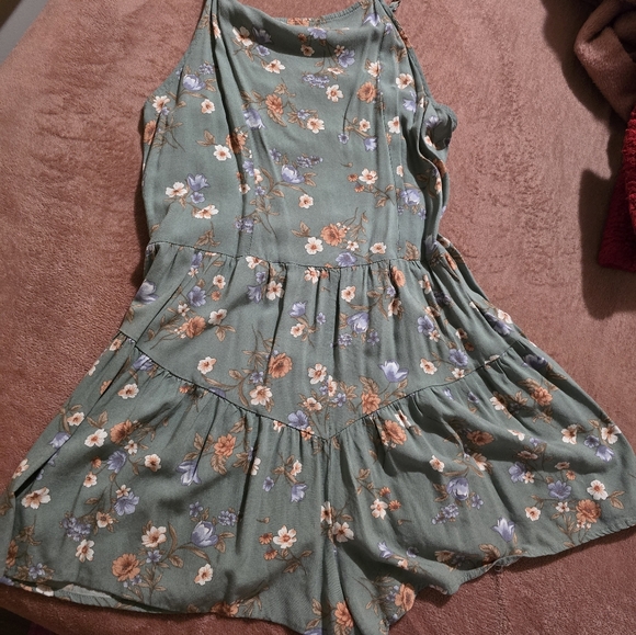 Romper - Picture 1 of 3